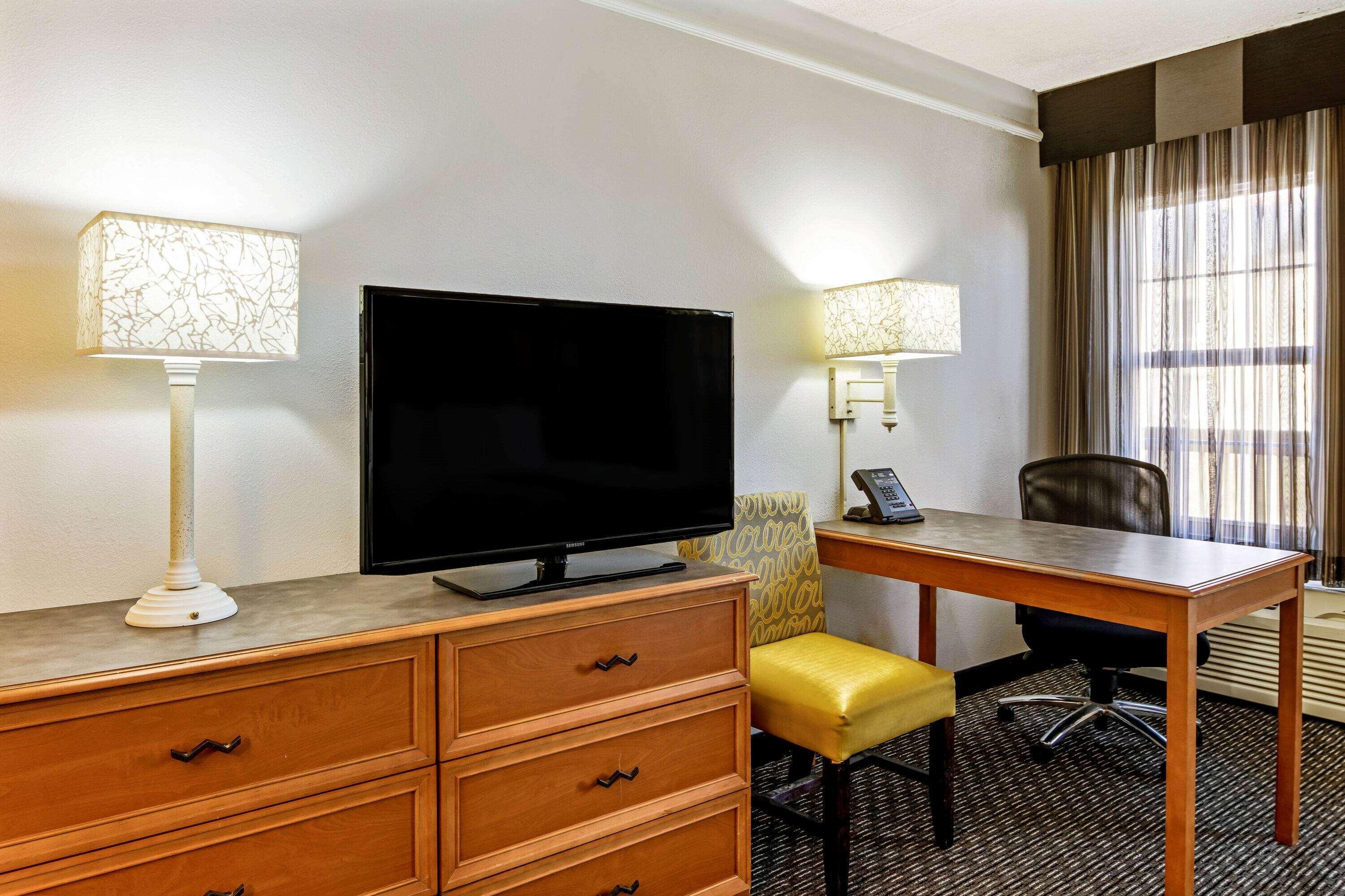La Quinta By Wyndham Macon Hotel Exterior photo