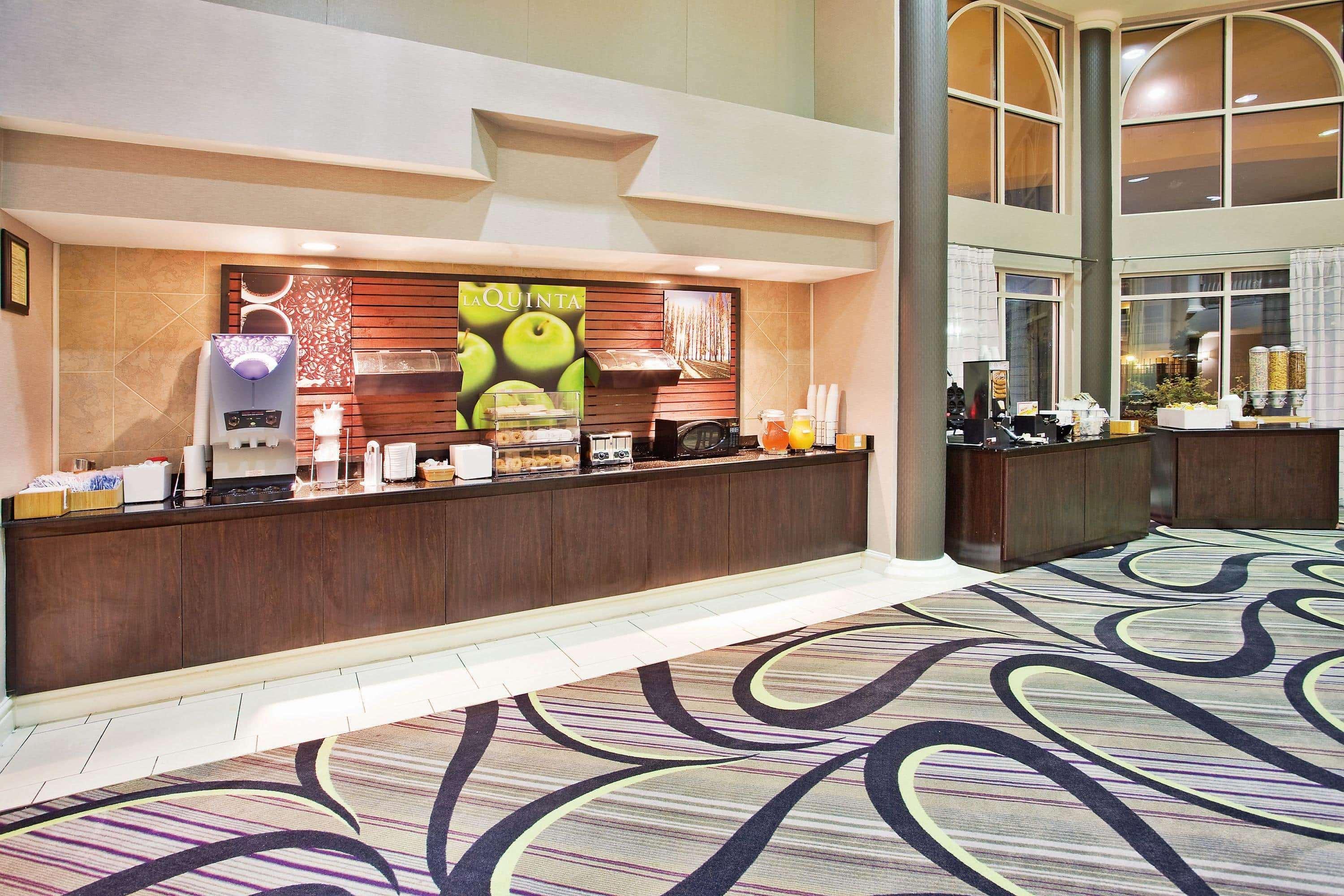 La Quinta By Wyndham Macon Hotel Exterior photo