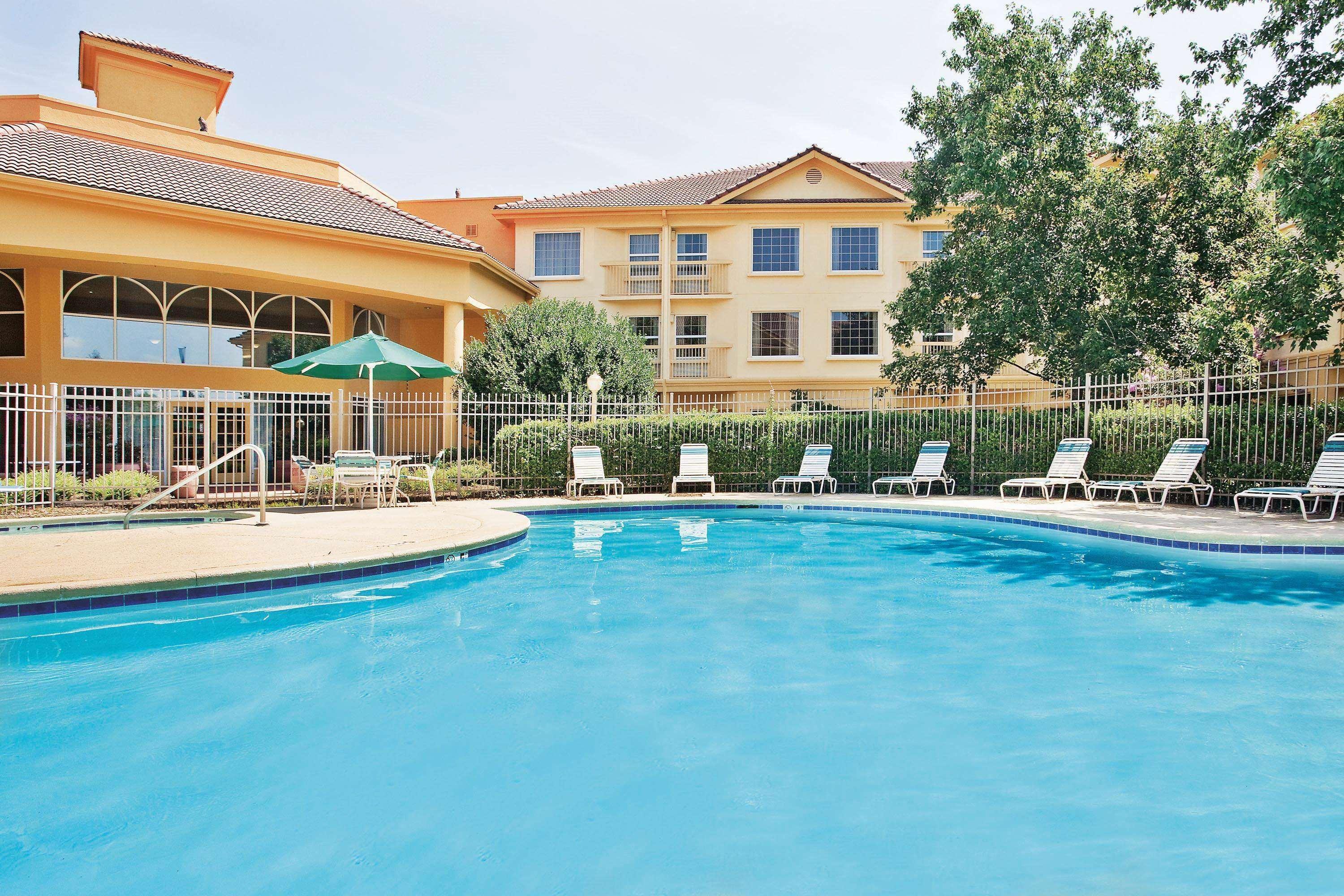 La Quinta By Wyndham Macon Hotel Exterior photo