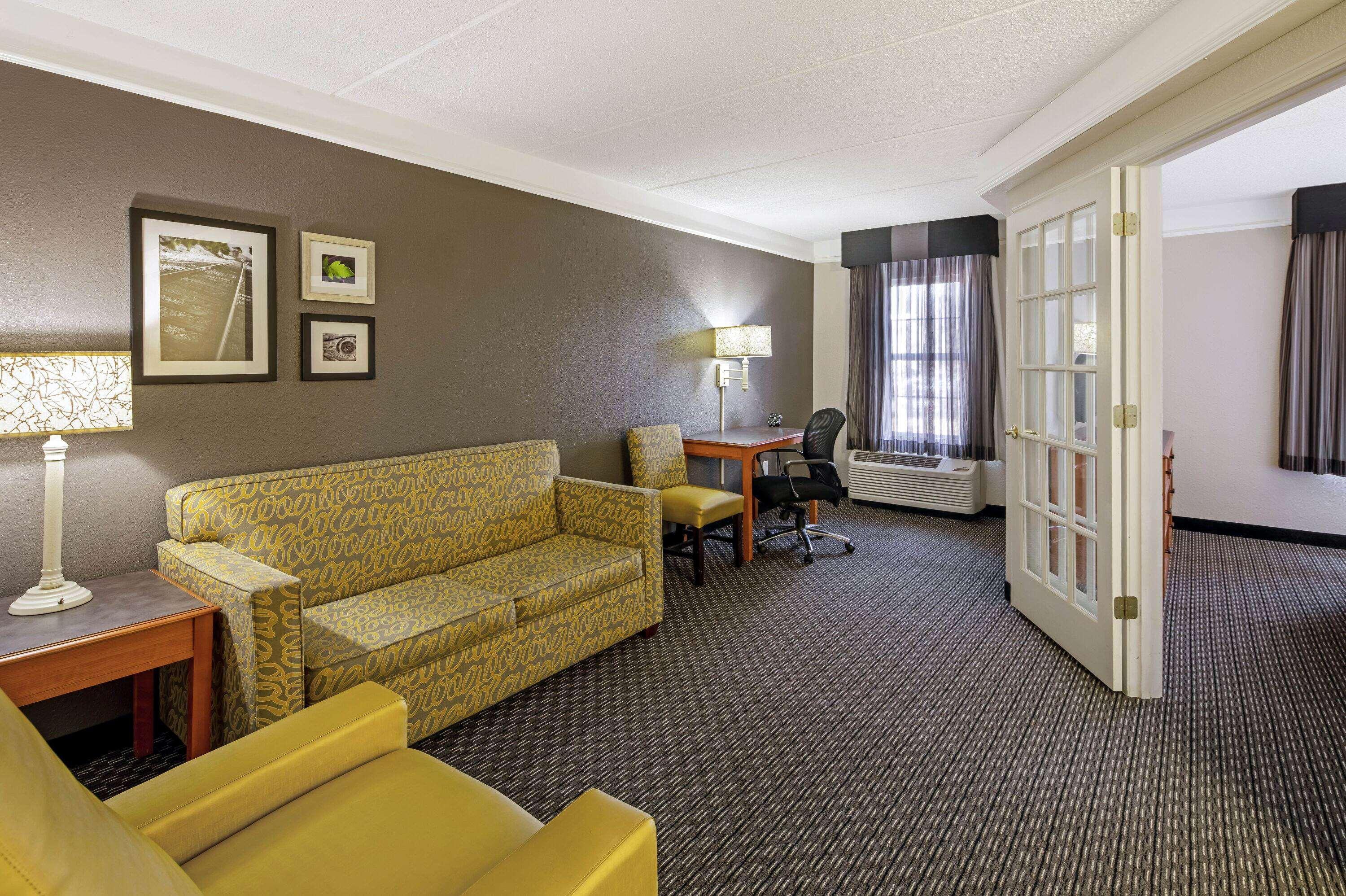 La Quinta By Wyndham Macon Hotel Exterior photo